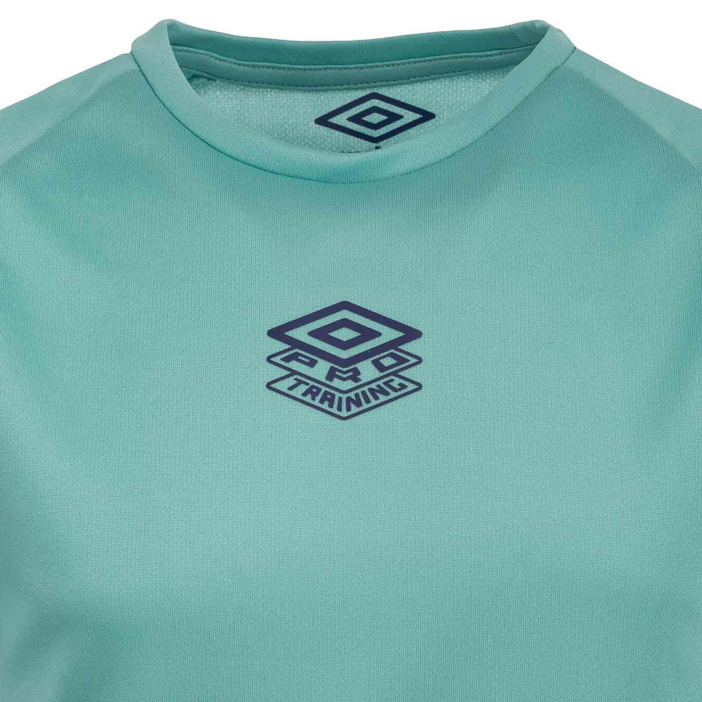 Umbro Formation Football Kids Short Sleeved Training Jersey Close-Up Chest View