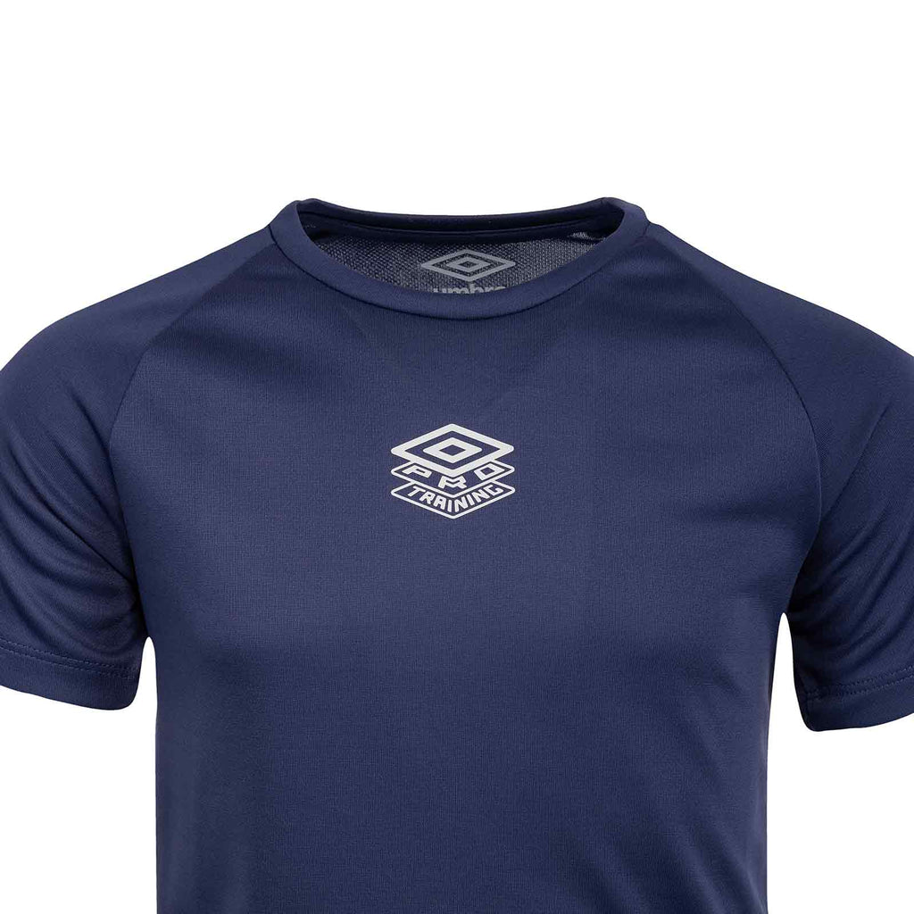 Umbro Formation Football Kids Short Sleeved Training Jersey Close-Up Chest View